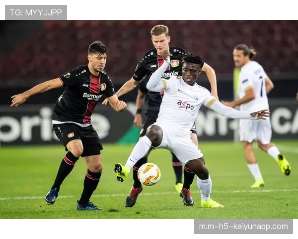 拉齐奥与波尔图上季附加赛激战 蓝鹰客场进球劣势出局 拉齐奥与波尔图上季附加赛激战 蓝鹰客场进球劣势出局